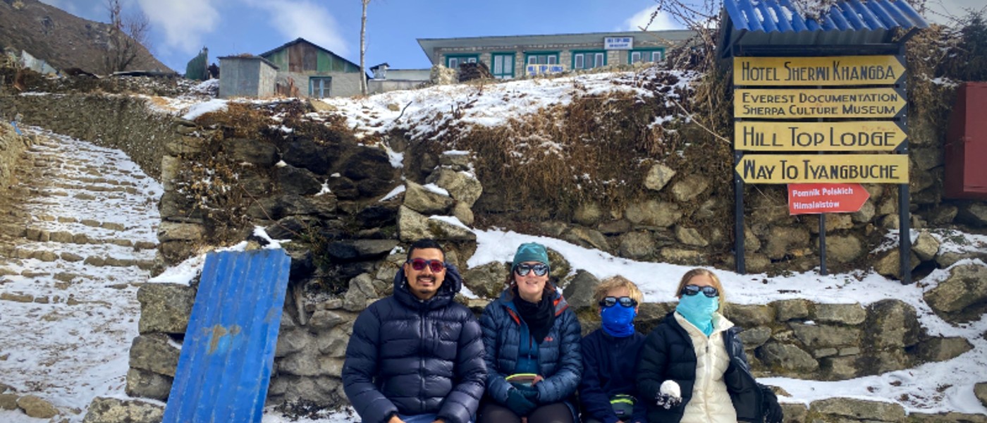 on the way to tengboche