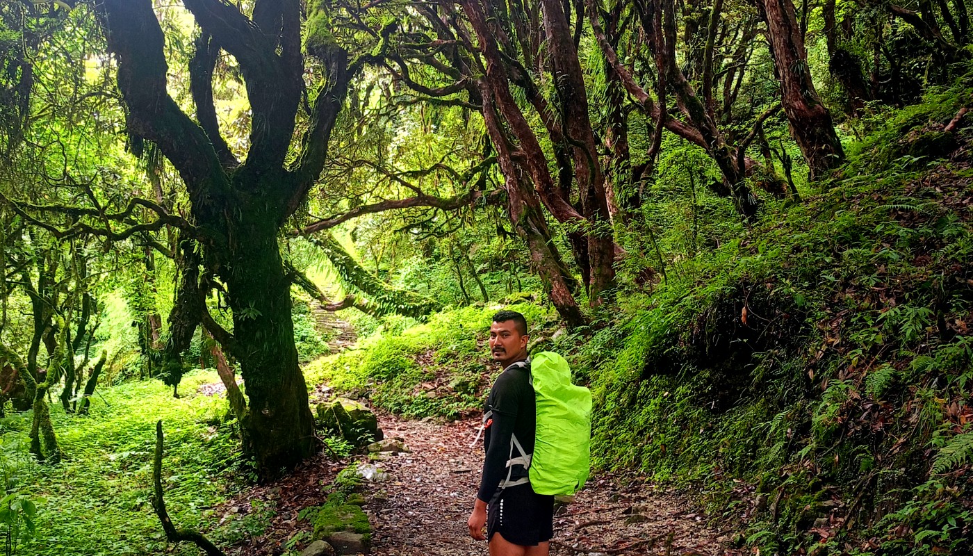 nepal hiking adventure on the way to ghorepani