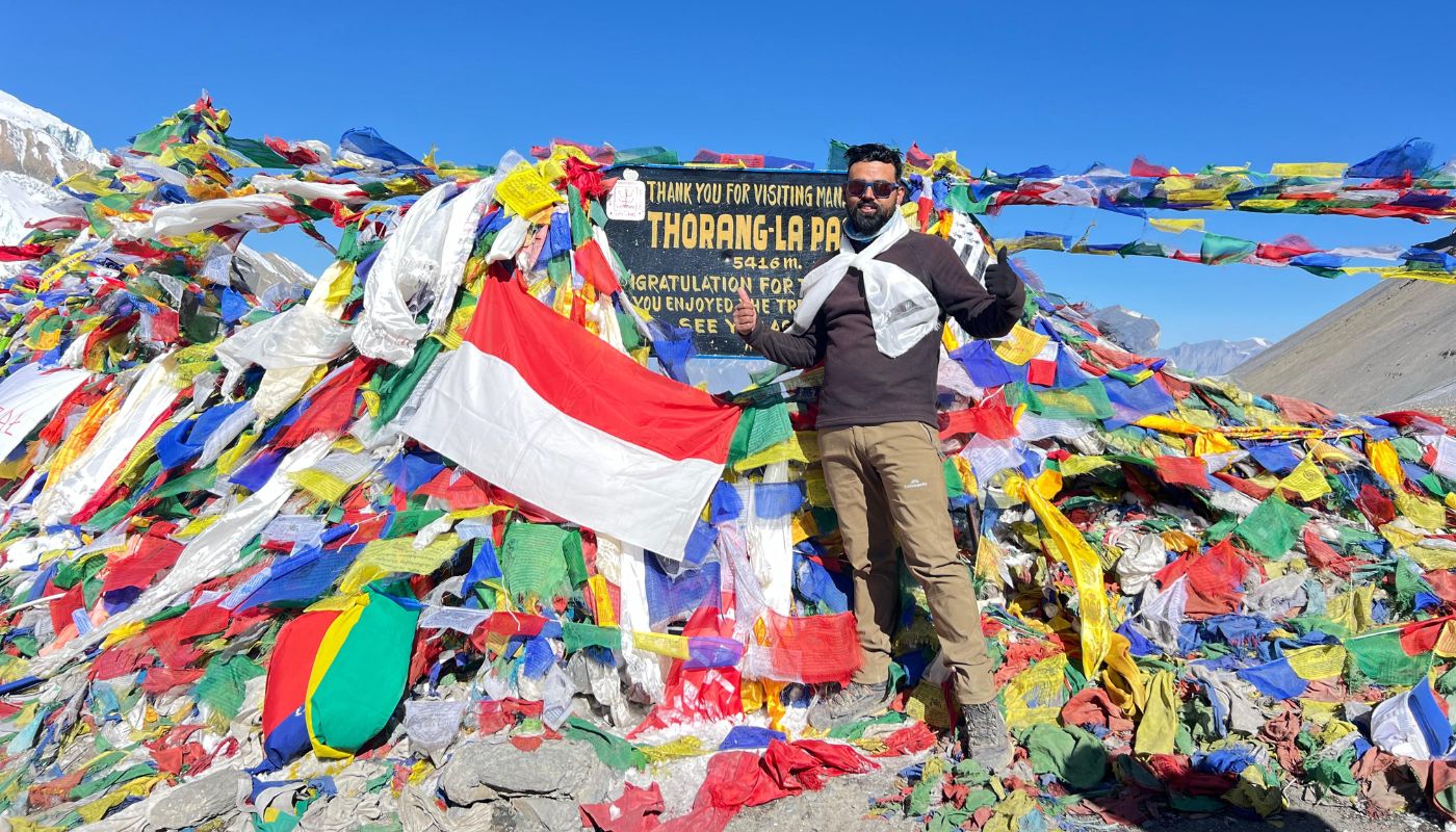 Trekkers crossing Thorong La Pass on the Annapurna Circuit Short Trek in Nepal