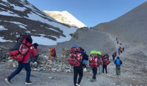 Poter carry luggage during the trekking in mountains