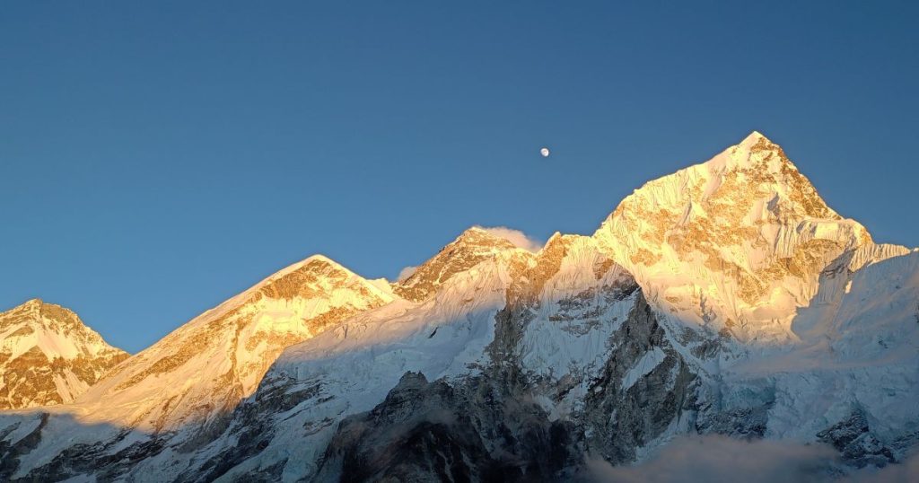 Mt everest view during the everest base camp trek